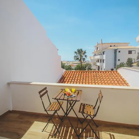 Вилла Villa In Albufeira Near Praia D'Oura Beach Албуфейра