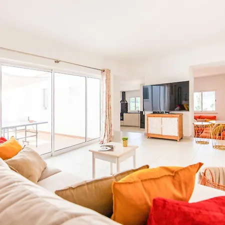 Вилла Villa In Albufeira Near Praia D'Oura Beach *