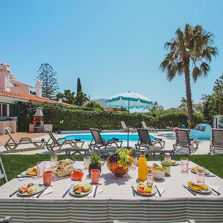 Villa In Albufeira Near Praia D'Oura Beach Вилла *