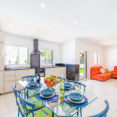 Villa In Albufeira Near Praia D'Oura Beach Vila